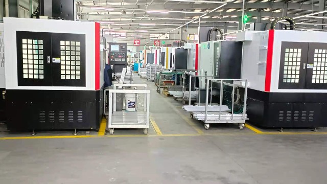 鋁型材加工中心需要哪些設(shè)備？