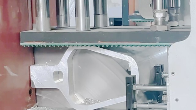 全自動鋁型材切割機你知道怎樣保養(yǎng)嗎？