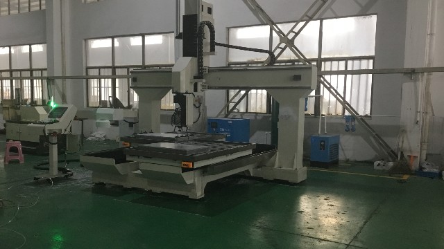 龍門加工中心采購(gòu)的時(shí)候需要注意什么？