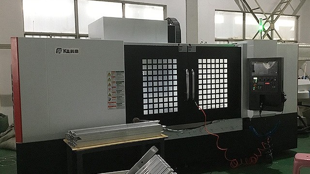 數(shù)控加工中心出現(xiàn)精度偏差該怎么辦？-科鼎數(shù)控